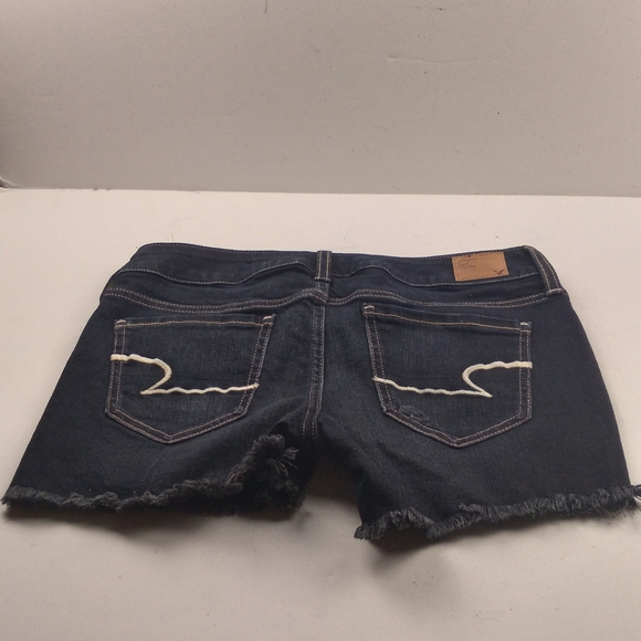 American Eagle dark blue denim stretch size 4 shorts frayed hem - Picture 4 of 9